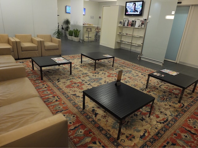 Lounge thumbnail 4