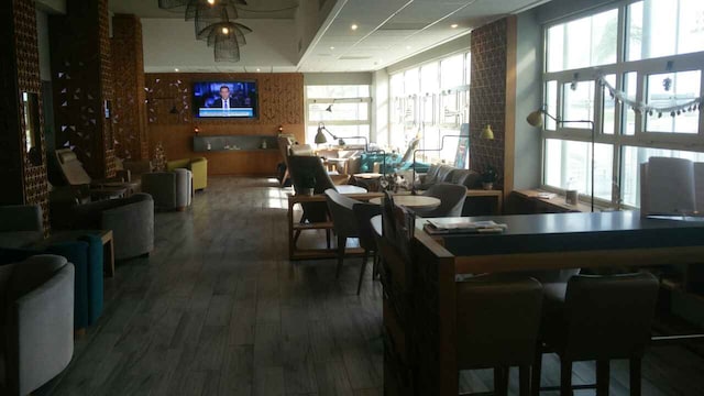 Lounge thumbnail 5