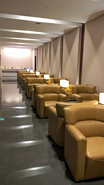 Lounge thumbnail 5