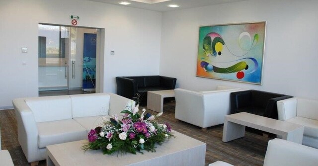 Lounge thumbnail 2