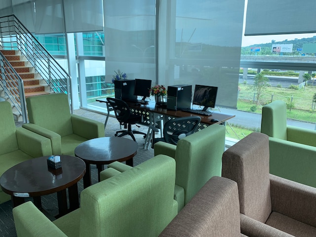 Lounge thumbnail 1