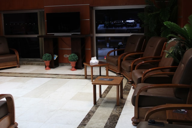 Lounge thumbnail 3