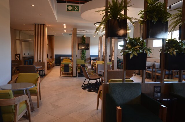 Lounge thumbnail 2
