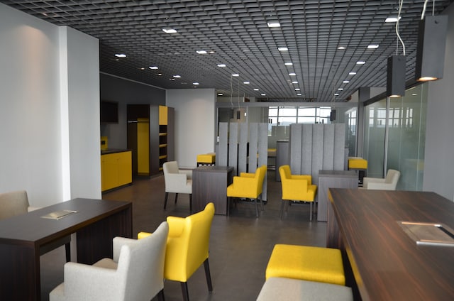 Lounge thumbnail 1