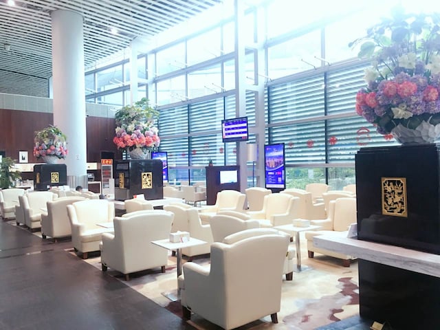 Lounge thumbnail 2