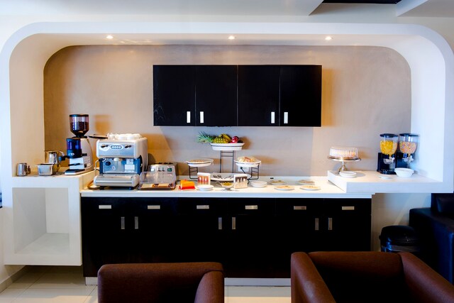 Lounge thumbnail 2