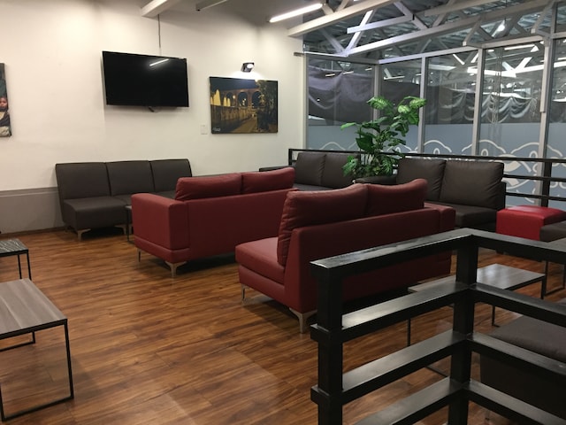 Lounge thumbnail 2