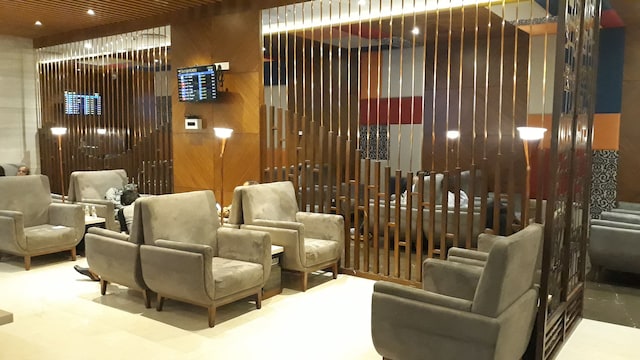 Lounge thumbnail 2