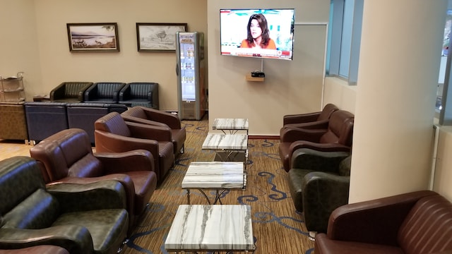 Lounge thumbnail 3