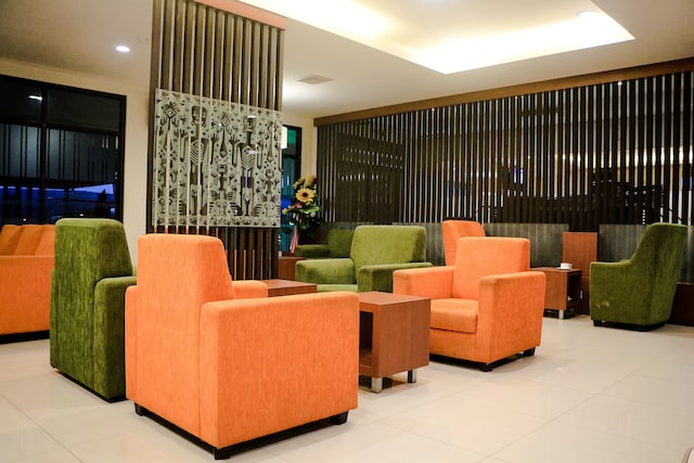 Lounge thumbnail 3