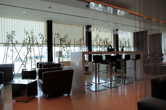 Lounge thumbnail 4