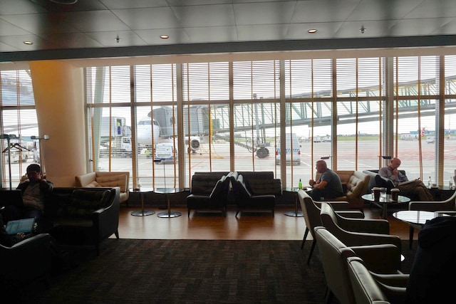 Lounge thumbnail 2