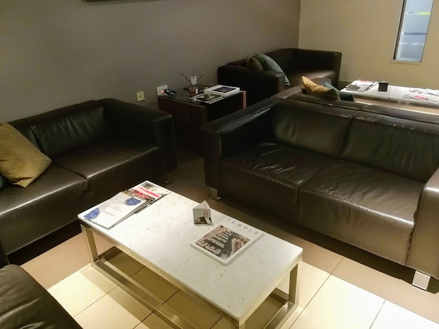 Lounge thumbnail 4