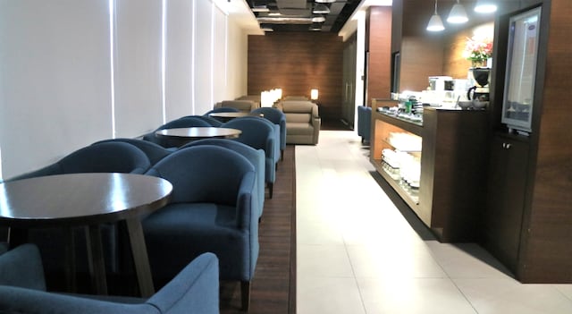 Lounge thumbnail 2