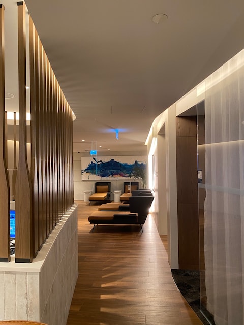 Lounge thumbnail 2