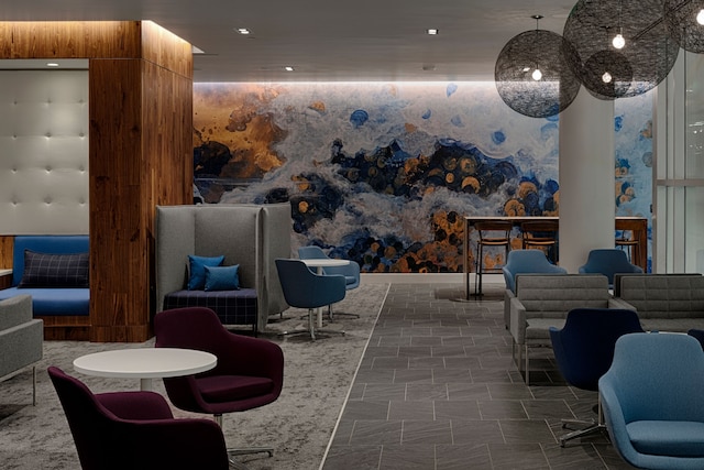 Lounge thumbnail 2
