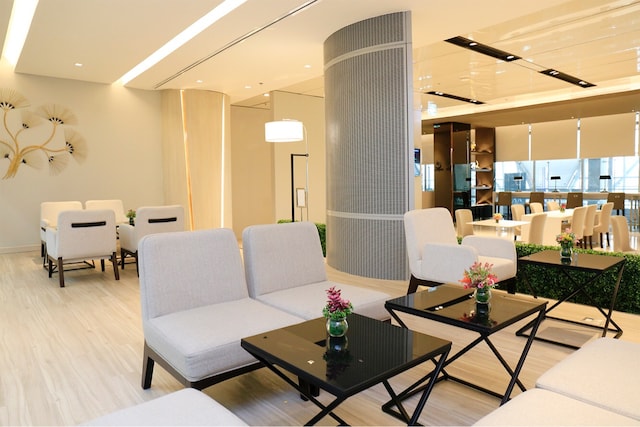 Lounge thumbnail 1