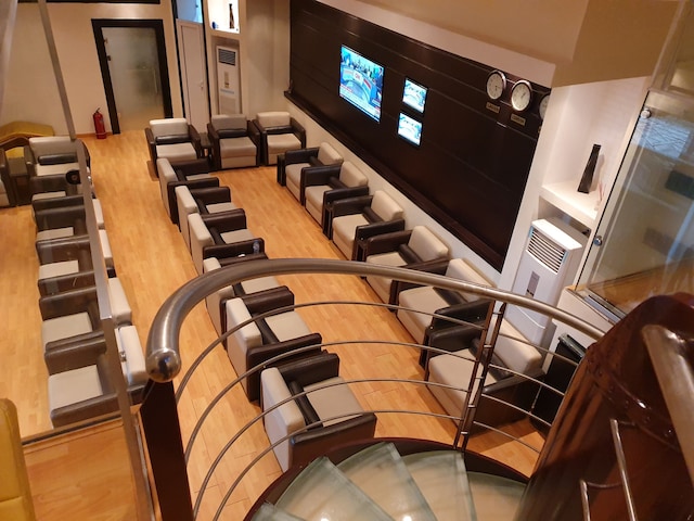 Lounge thumbnail 5