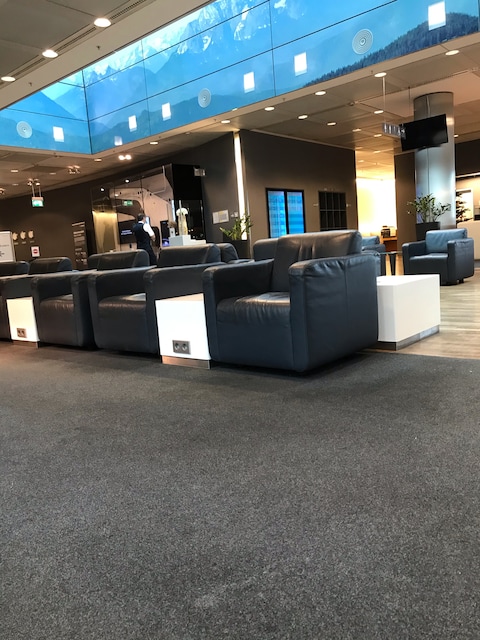 Lounge thumbnail 1