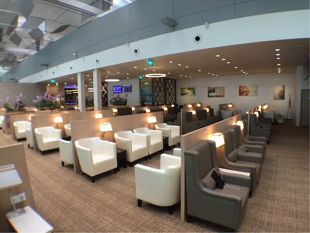 Lounge thumbnail 2