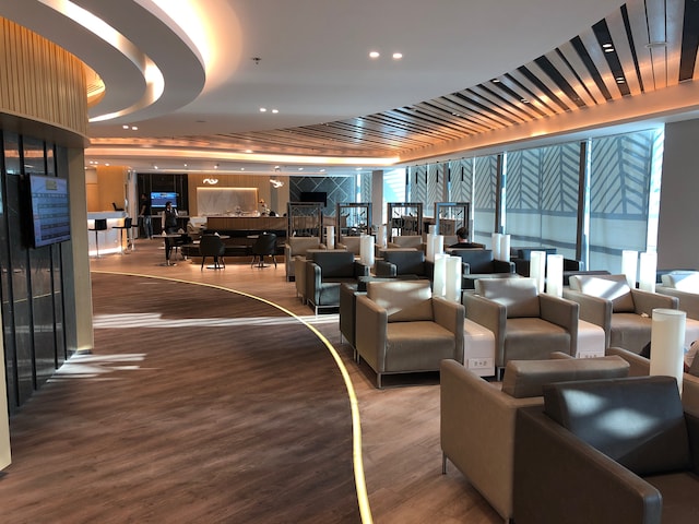 Lounge thumbnail 1
