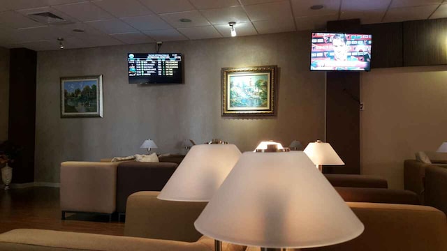Lounge thumbnail 1