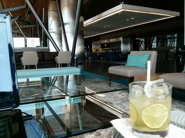 Lounge thumbnail 2