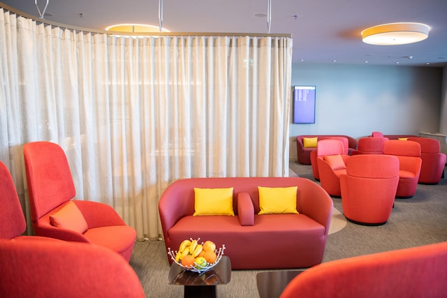 Lounge thumbnail 4