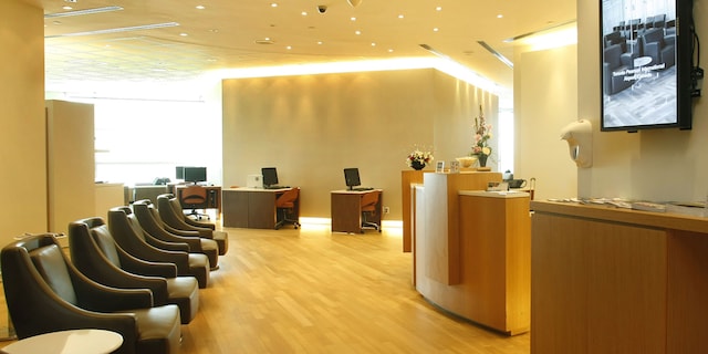 Lounge thumbnail 3