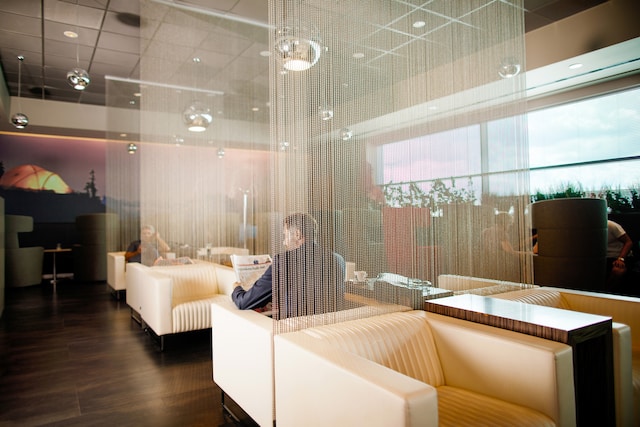 Lounge thumbnail 2