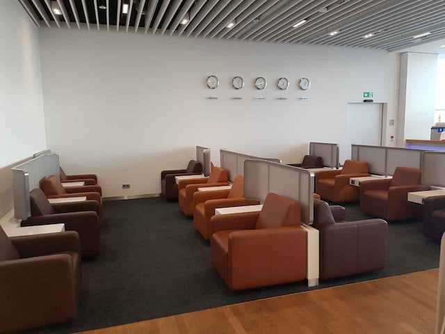 Lounge thumbnail 2