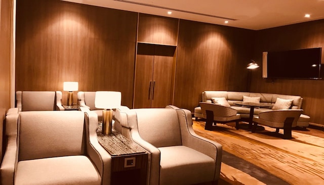 Lounge thumbnail 3