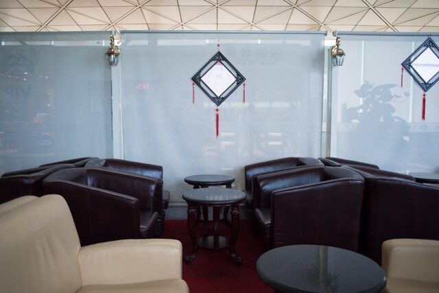 Lounge thumbnail 1