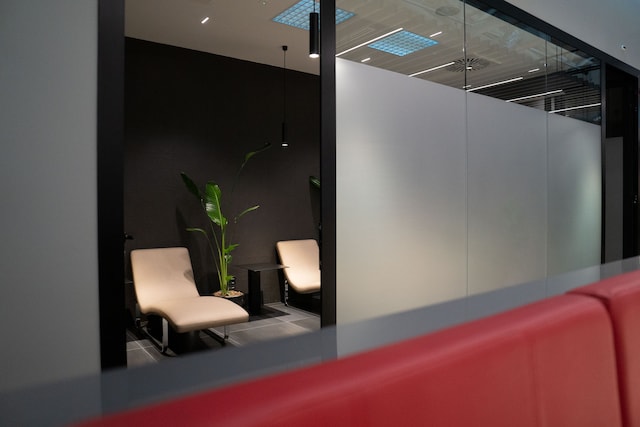 Lounge thumbnail 3