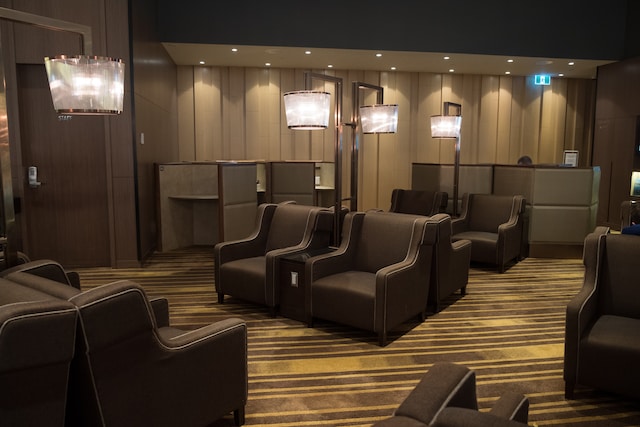 Lounge thumbnail 1