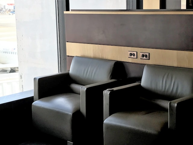 Lounge thumbnail 1