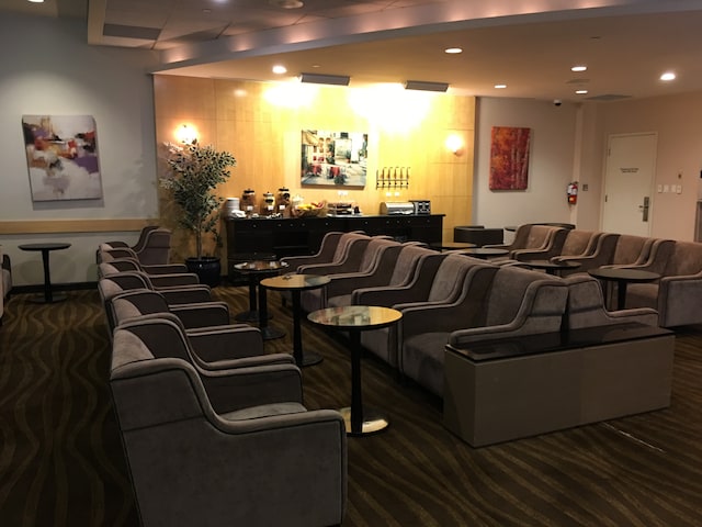 Lounge thumbnail 4