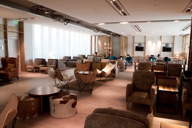 Lounge thumbnail 1