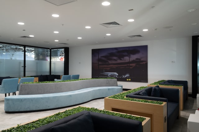 Lounge thumbnail 1