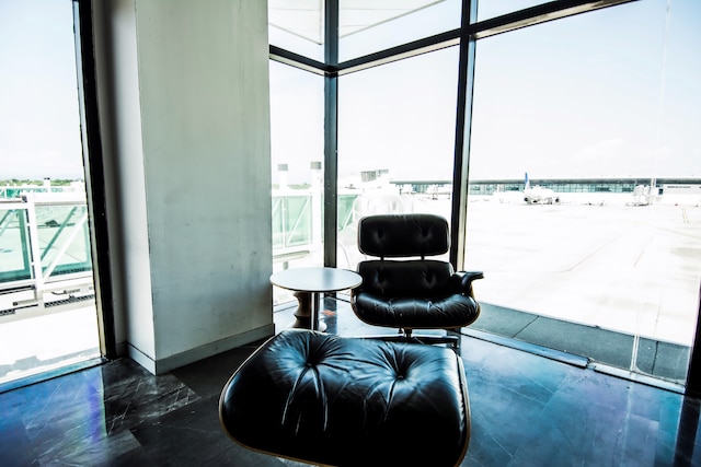 Lounge thumbnail 3
