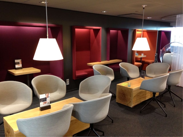 Lounge thumbnail 1