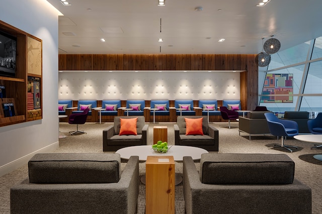 Lounge thumbnail 1