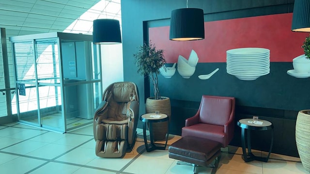 Lounge thumbnail 4