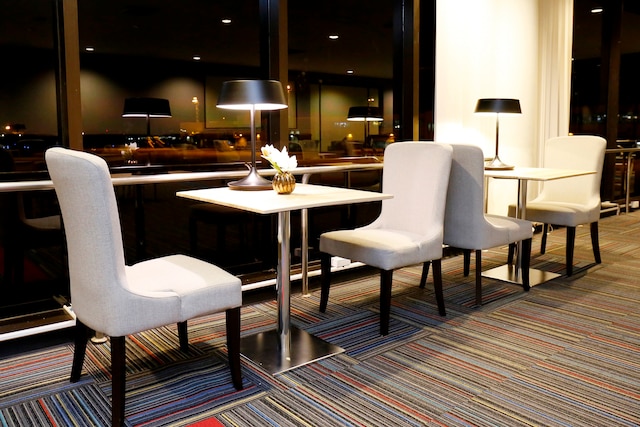 Lounge thumbnail 4