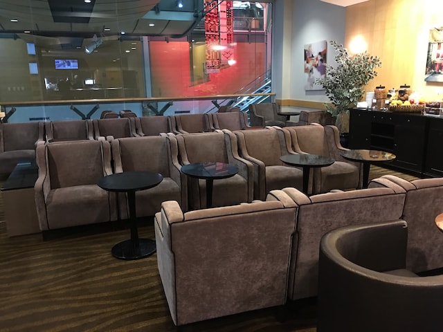 Lounge thumbnail 2