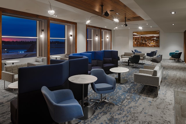 Lounge thumbnail 3