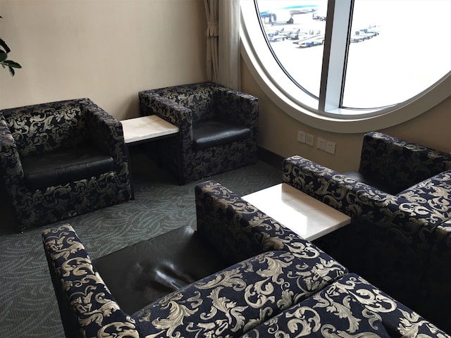 Lounge thumbnail 2