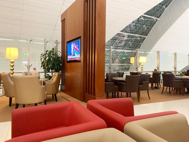 Lounge thumbnail 1