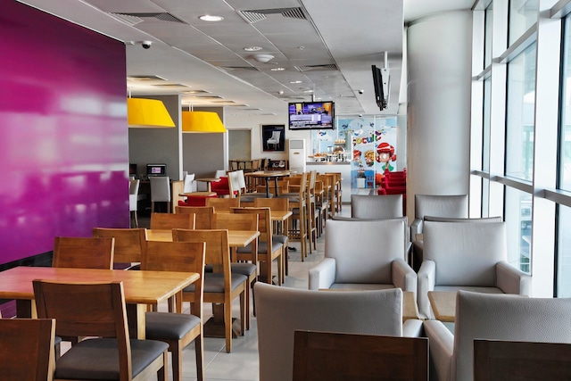 Lounge thumbnail 1