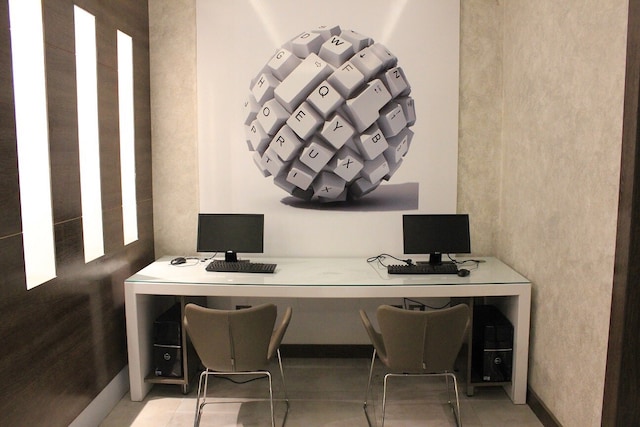 Lounge thumbnail 2
